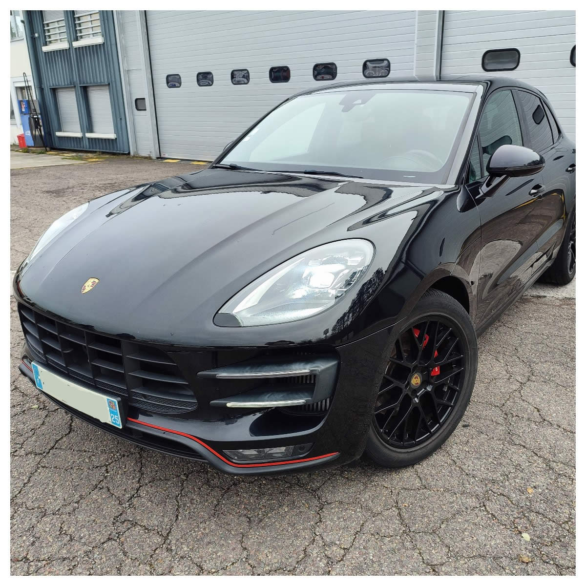 Vente aux enchères des douanes ce 5 décembre 2024, 400 lots, dont une Porsche Macan Turbo mise à prix de 30.000 €, 3.6 l, 400 ch