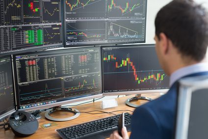 La Bourse de Paris s'enfonce dans le rouge, plombée par les tensions commerciales (-1,20%)